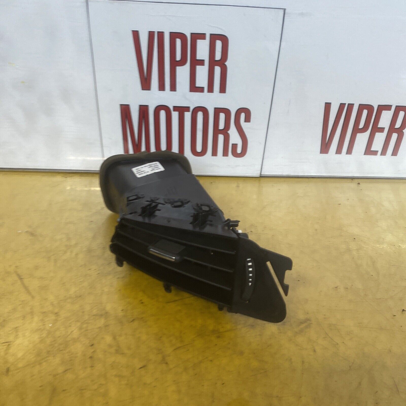 Vauxhall Astra J Air Vent Dashboard Black Drivers Offside Centre 13300570 R27