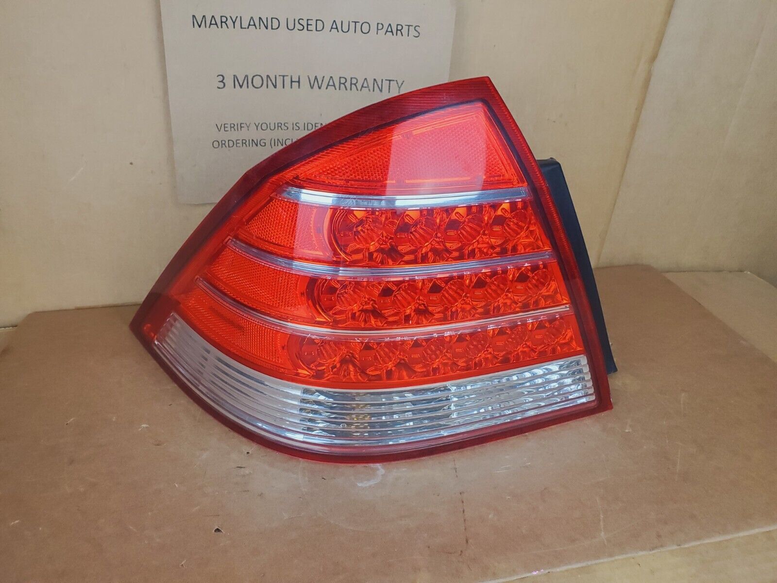 2005 2006 2007 MERCURY MONTEGO DRIVER TAILLIGHT FULLY FUNCTIONAL WARRANTY