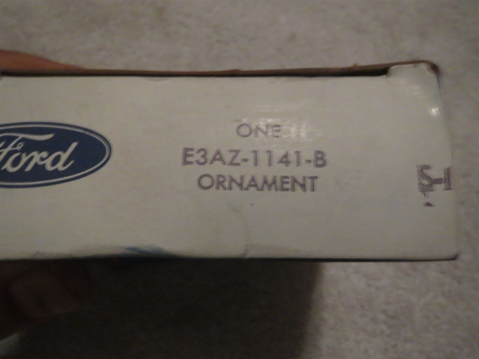 NEW NOS 1983 - 1987 FORD LTD CROWN VICTORIA COUNTRY SQUIRE WHEEL CENTER ORNAMENT