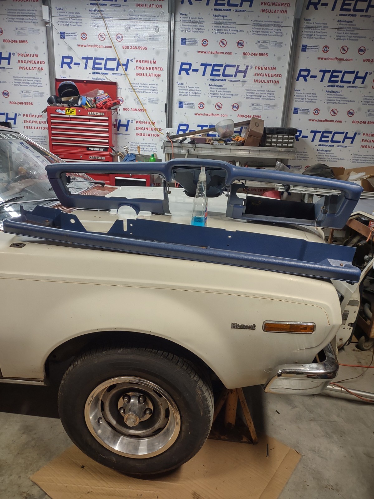 1970-1977 AMC HORNET AND GREMLIN  DASH wITH PACKAGE TRAY NICE