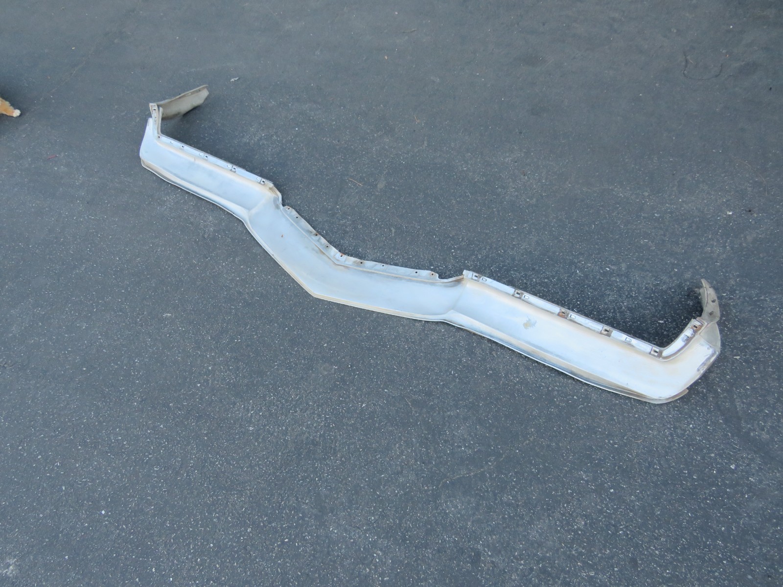 1975 1976 Pontiac Bonneville Grand Ville Front Bumper Filler DONK