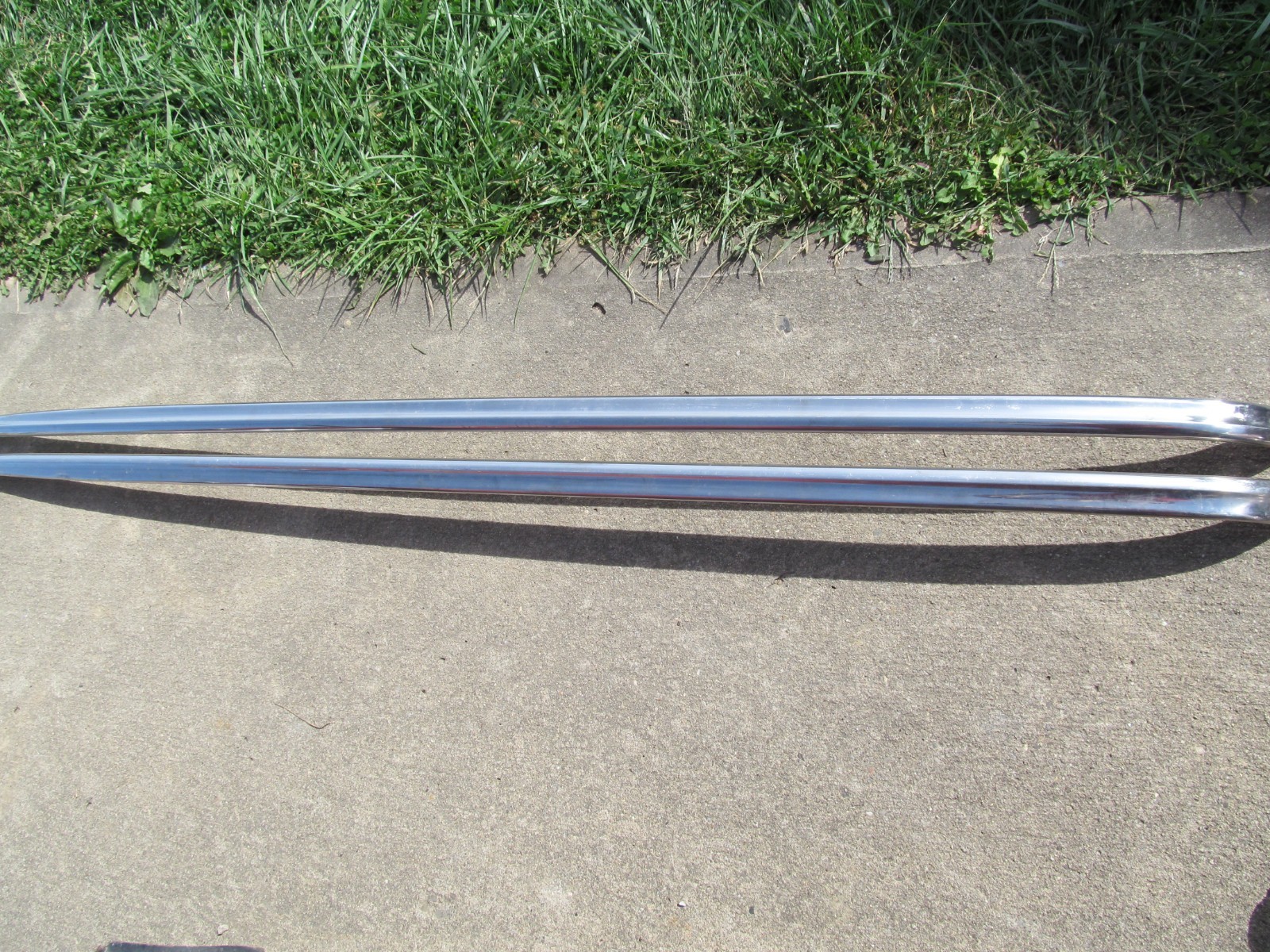 1951 1952  Pontiac Chiefton 2dr quarter panel  trim moldings NOS  GM