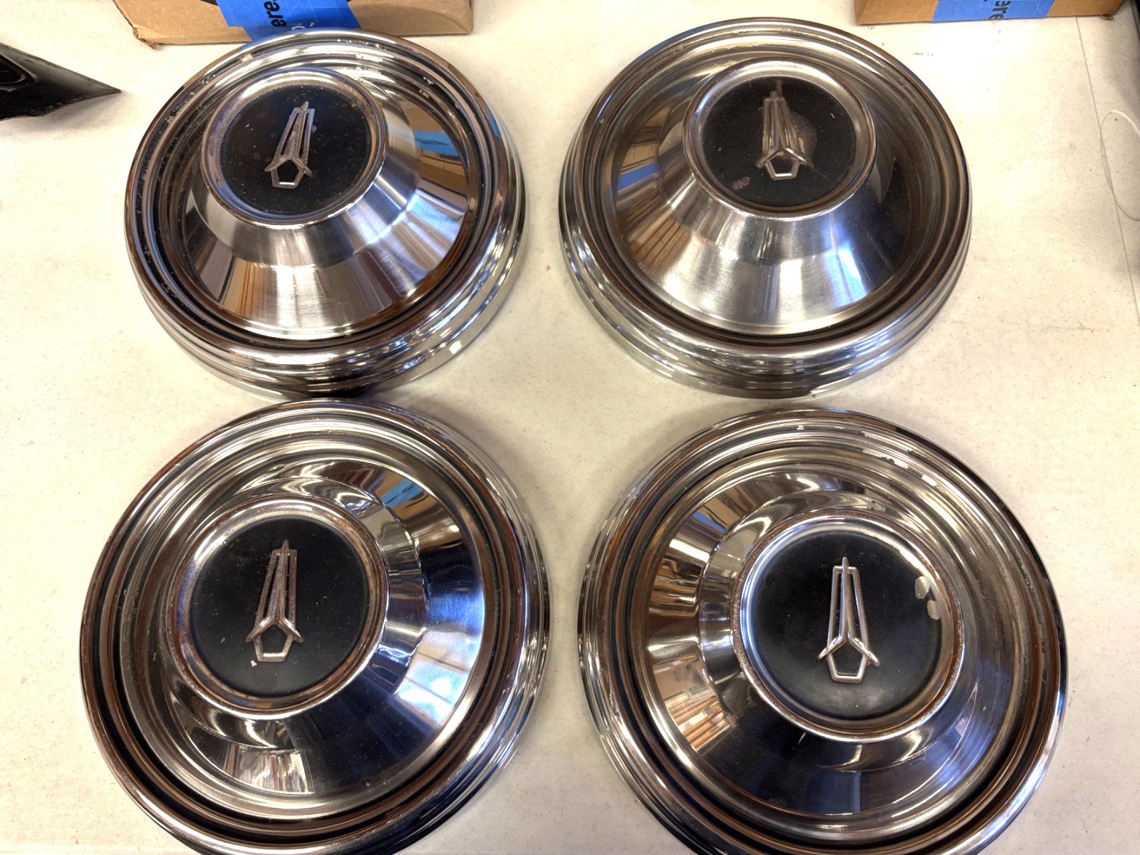 MOPAR 1968 HEMI ROAD RUNNER DOG DISH HUB CAPS PLYMOUTH 68