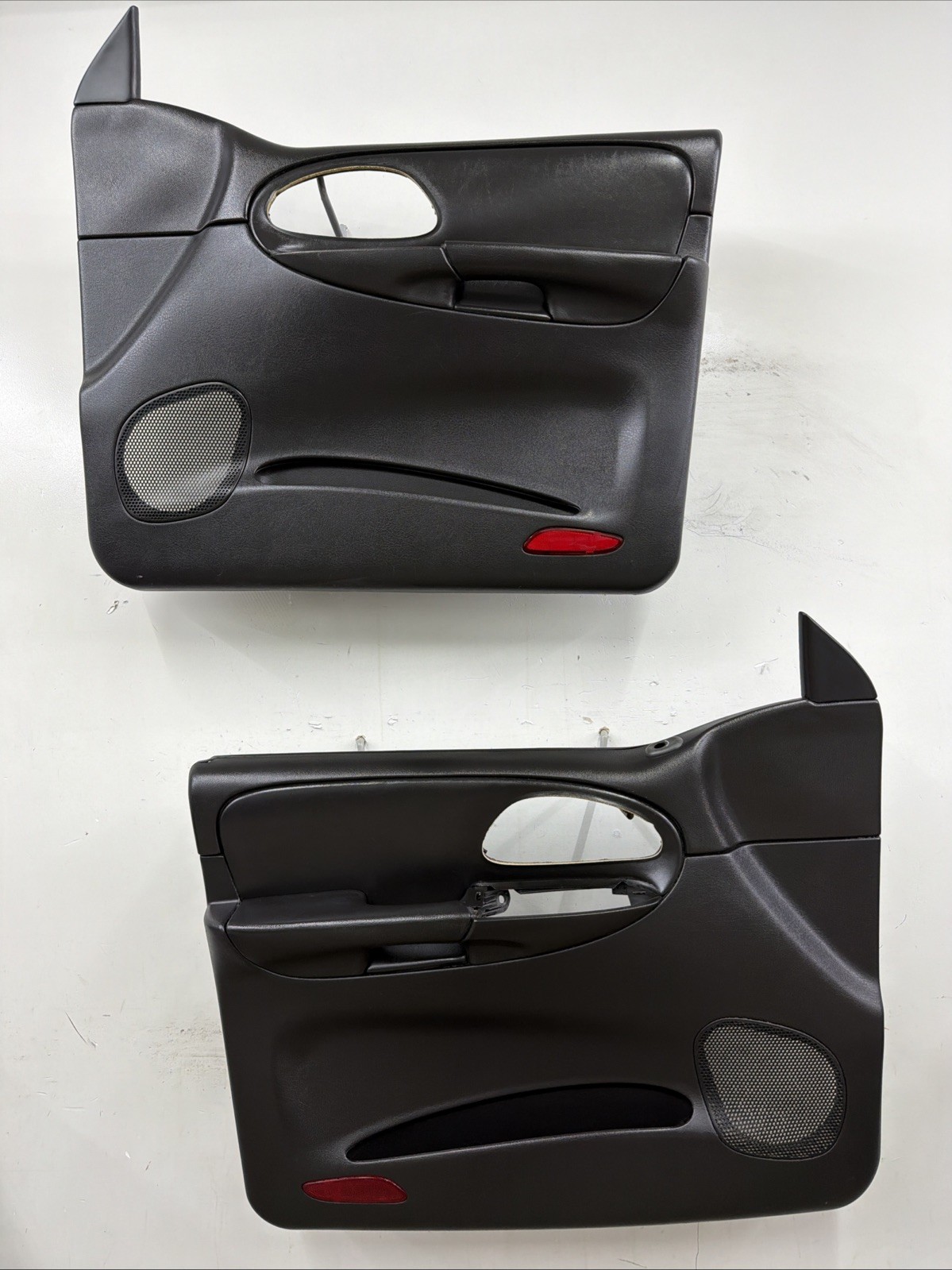02-09 Chevy Trailblazer Front Door Panels Power OEM Black
