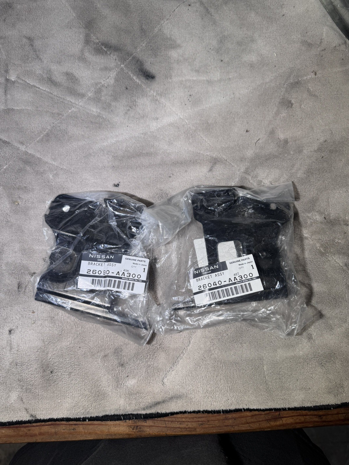 OEM Nissan Skyline R34 Headlamp Brackets Left & Right 26040-AA300 26090-AA300