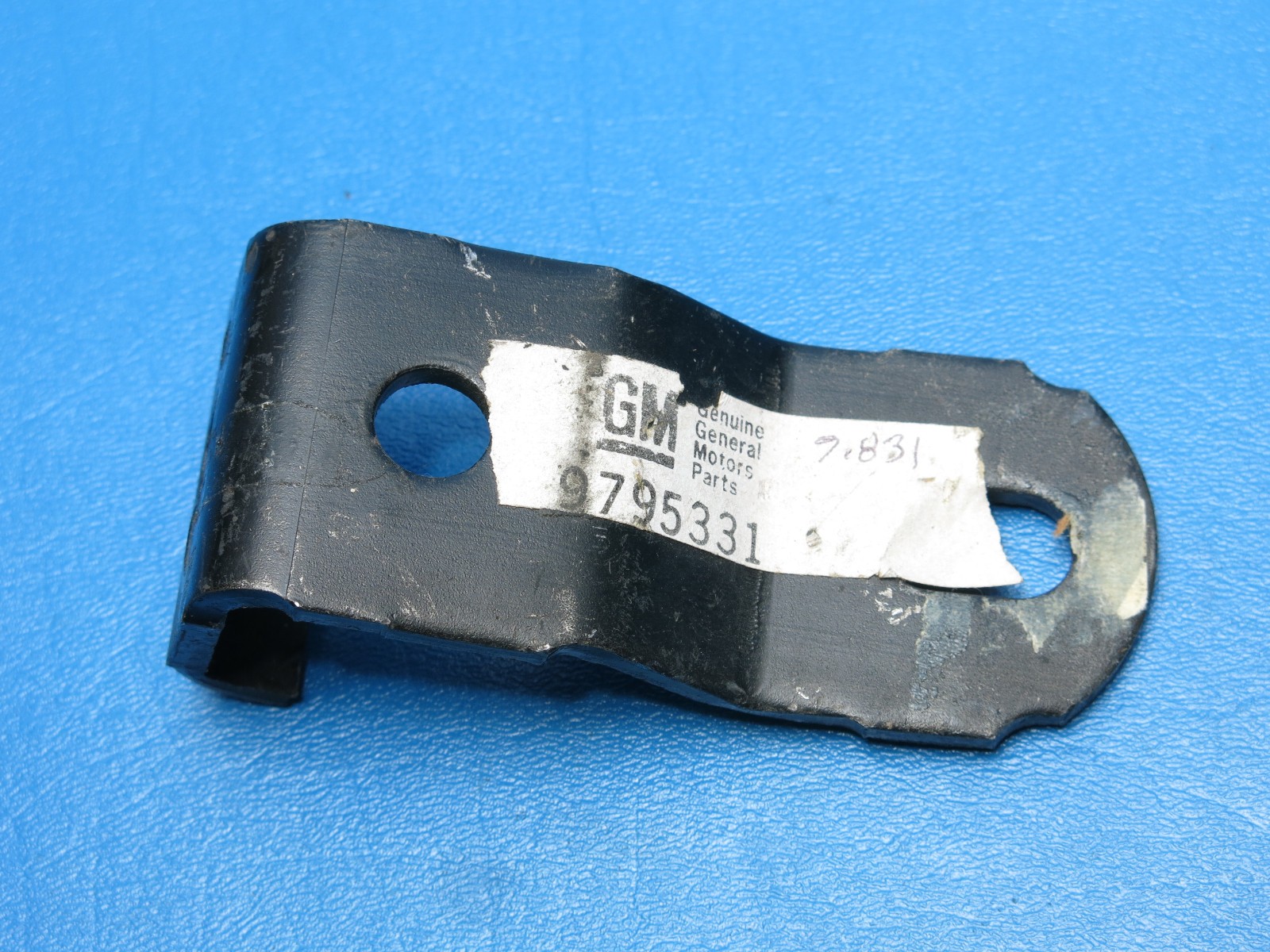 NOS GM 1969 Pontiac Bonneville Catalina Executive Front Bumper Bracket 9795331