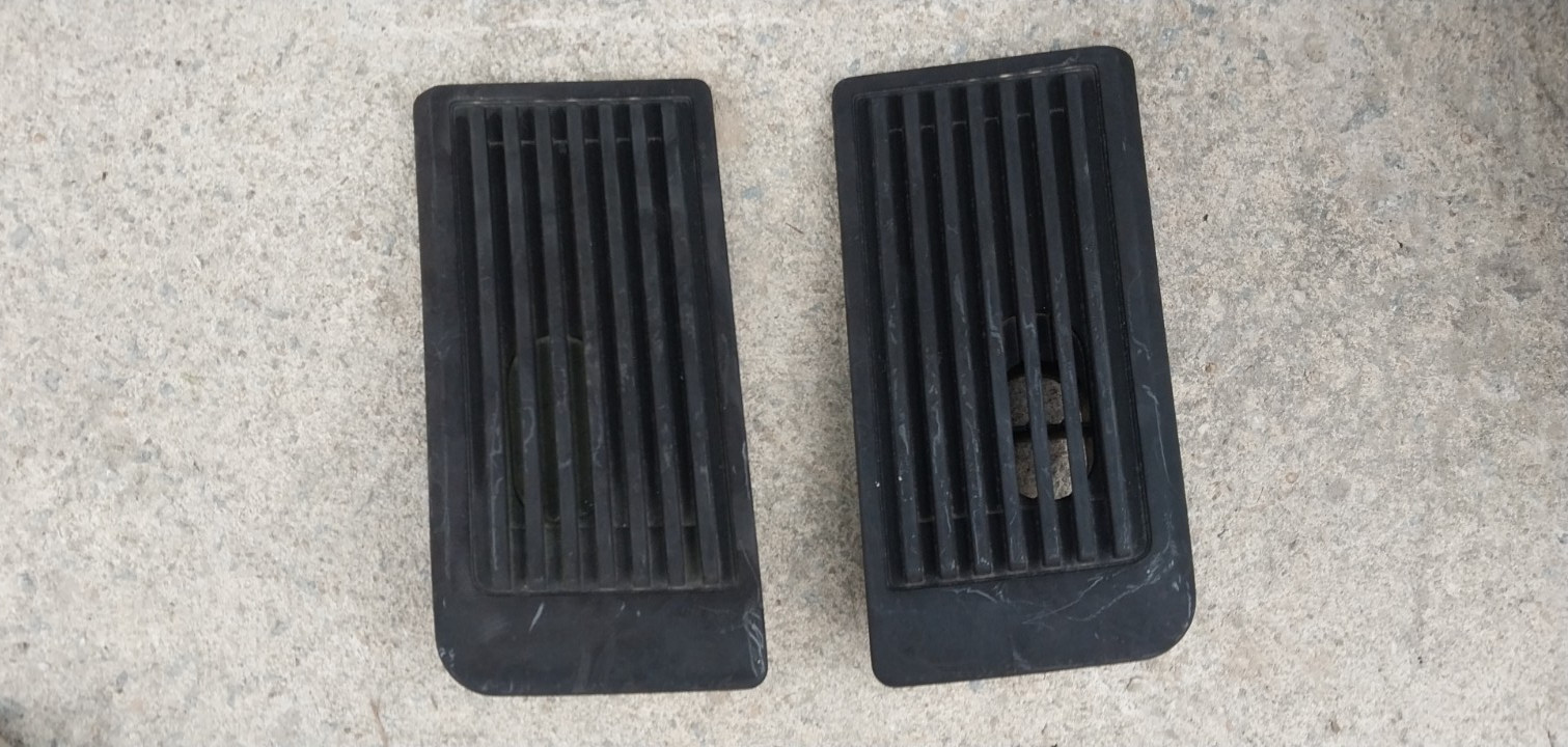 1980-1981 Datsun Nissan 720 Pickup Truck Right Left Hood Vents OEM Black Pair