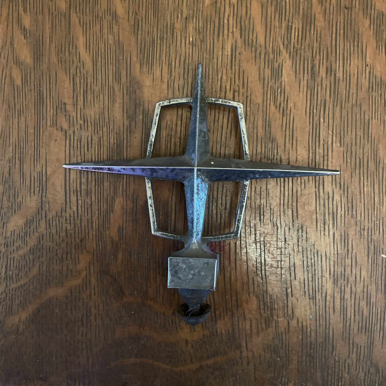 VINTAGE LINCOLN CONTINENTAL METAL HOOD ORNAMENT EMBLEM BADGE